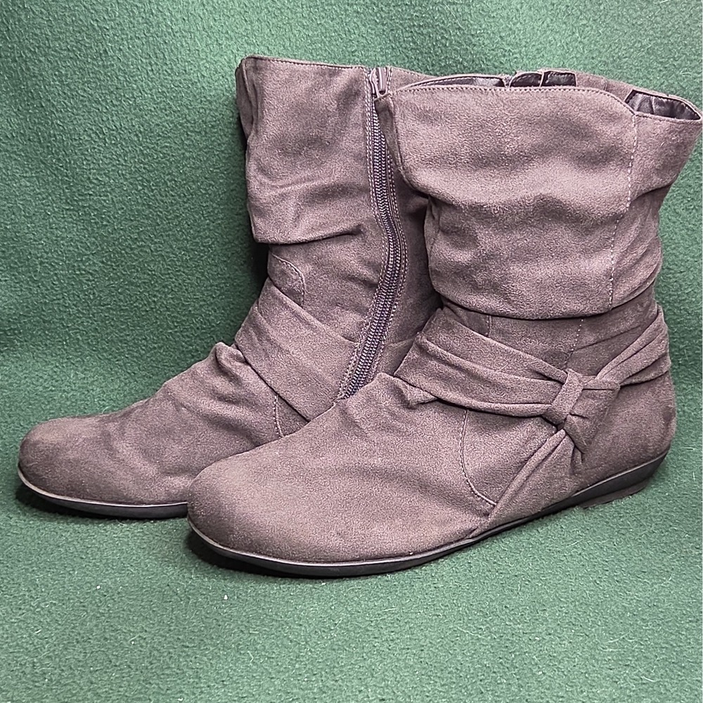 Comfortview Women's The Ezra Boot 8.5W Grey Floppy Ankle Boot